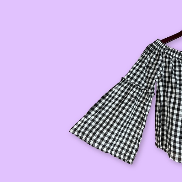 Black and White Off the Shoulder Top - Picture 3 of 6